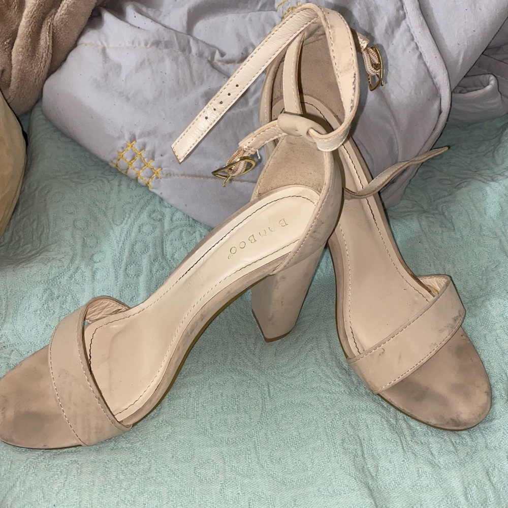 Nude heels size 8 1/2
